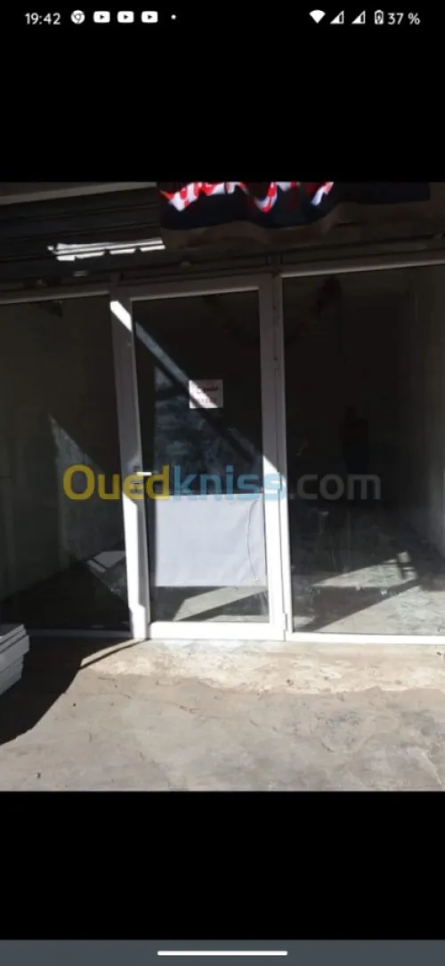 Vitrine aluminium et etageres