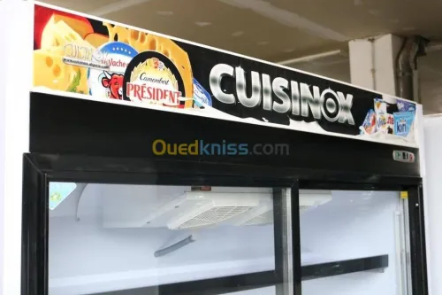 Vitrine murale du 1.5 m jusqu'a 5 m