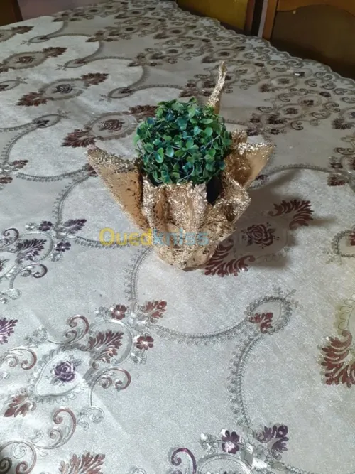 مزهريات الورود الاصطناعية والطبيعية 