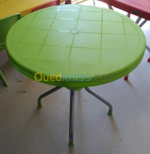 chaise  plastique pied aluminium