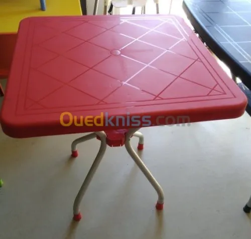 chaise  plastique pied aluminium