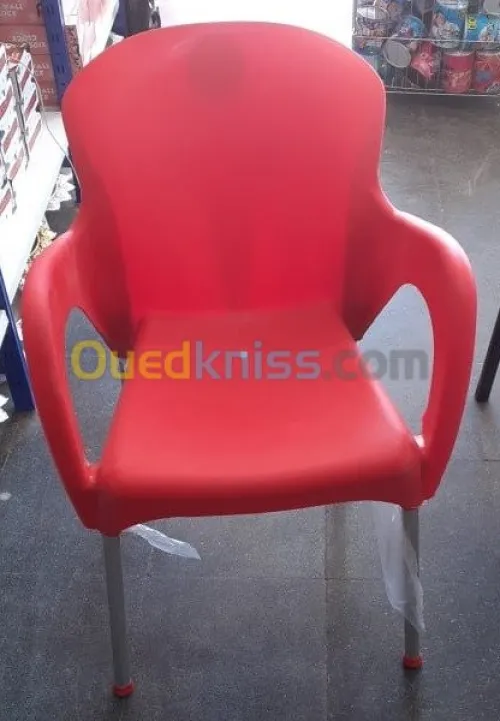 chaise  plastique pied aluminium