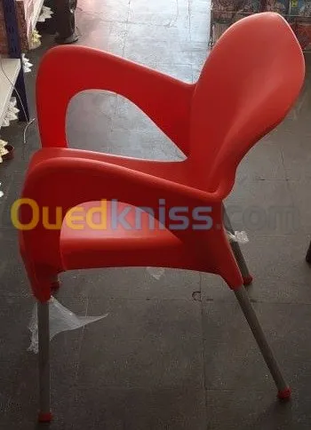 chaise  plastique pied aluminium