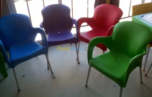 chaise  plastique pied aluminium