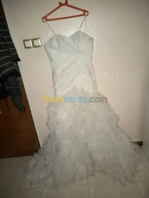 Robes blanches en bon état 
