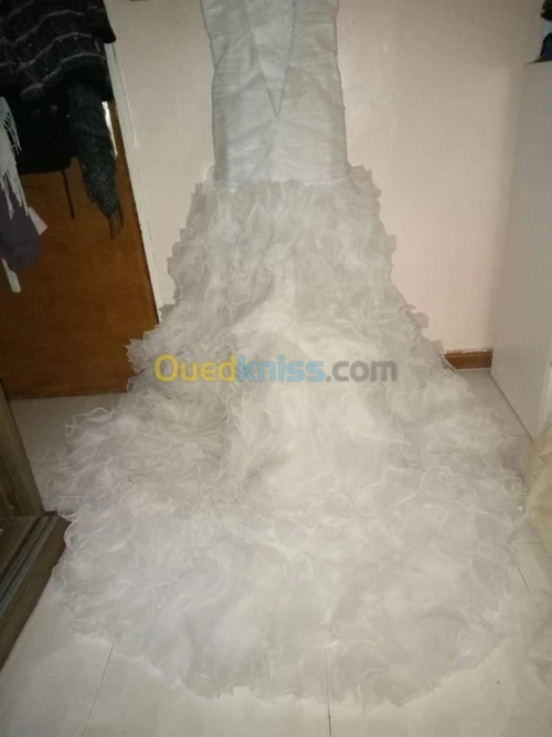 Robes blanches en bon état 