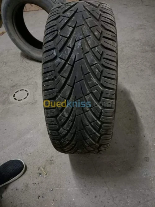 Pneau 255/50 R19 