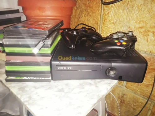 Xbox 360 + 2 manettes + 30 jeux
