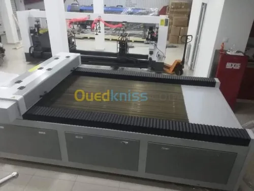 مكينة الليزر CNC FRAISEUSE
