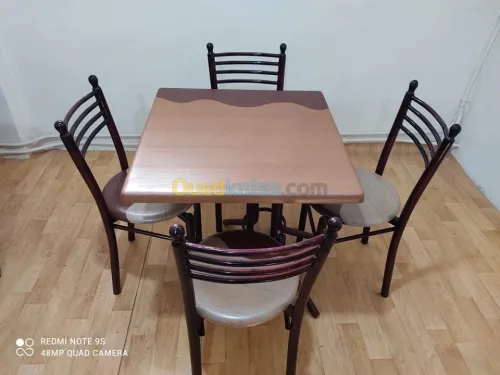 tables et chaises cafeterias
