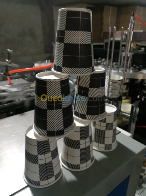 Fabrication de gobelets en papier 