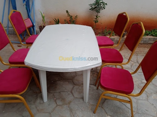 Location chaises et table et décor