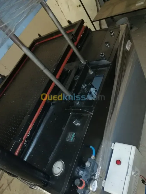 thermoformeuse تشكيل البلاستيك