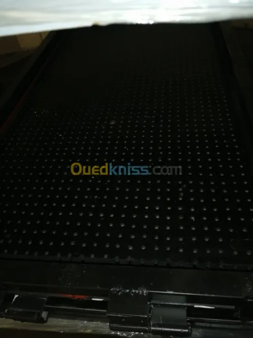 thermoformeuse تشكيل البلاستيك