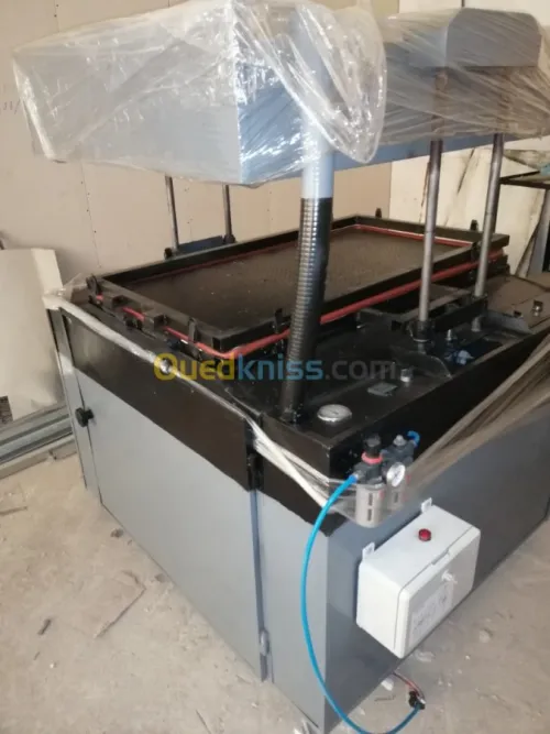 thermoformeuse تشكيل البلاستيك