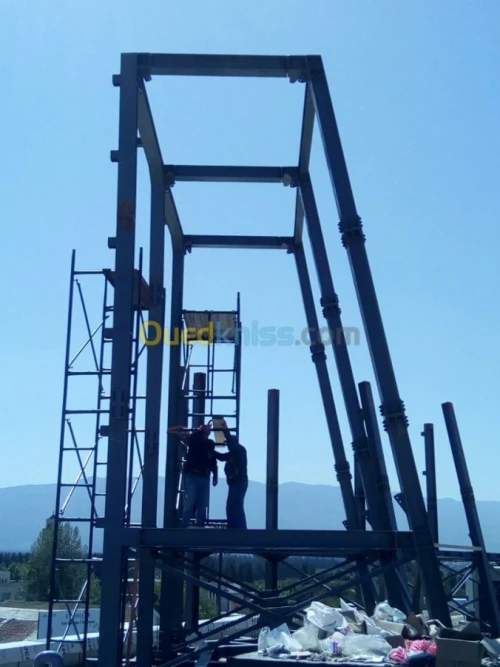 Ossature de panneaux publicitaires 