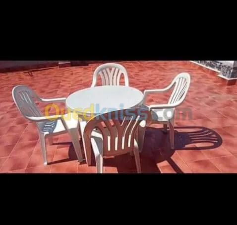 كراسي وطاولات بلاستيك باسعار جد منخفضة