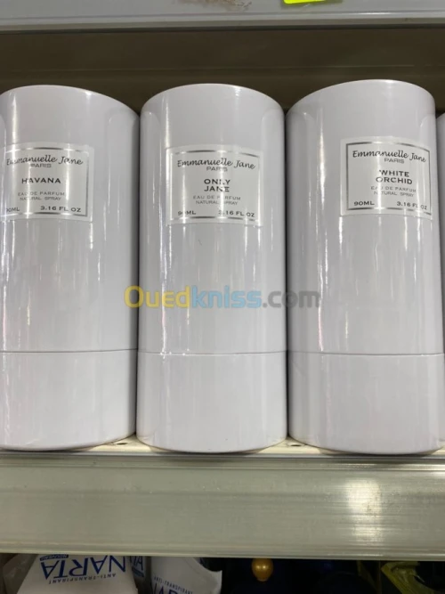 13 modèle de parfum Emmanuelle jane 