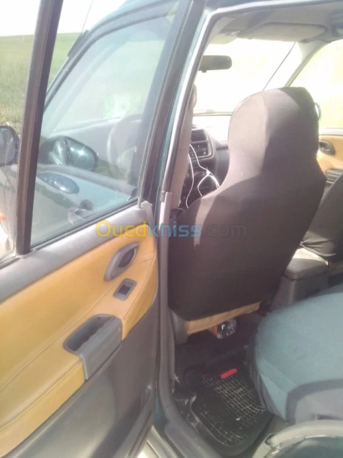 Suzuki Grand Vitara 2001 2.0HDI110 3pip