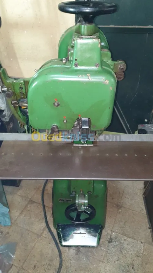 Machine piqueuse  polygraphi