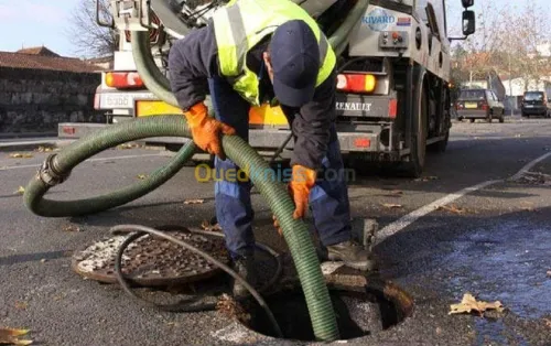 Camion vidange fosse septique Débouchage canalisation .