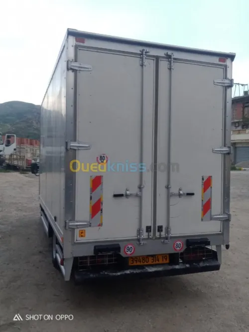 Nissan Capstar nt400