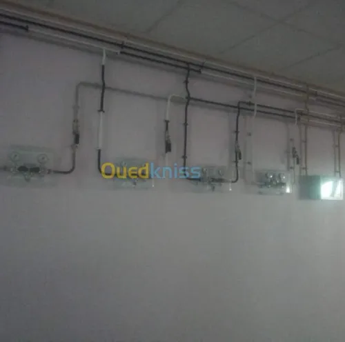 Installation des lignes d'oxygène 
