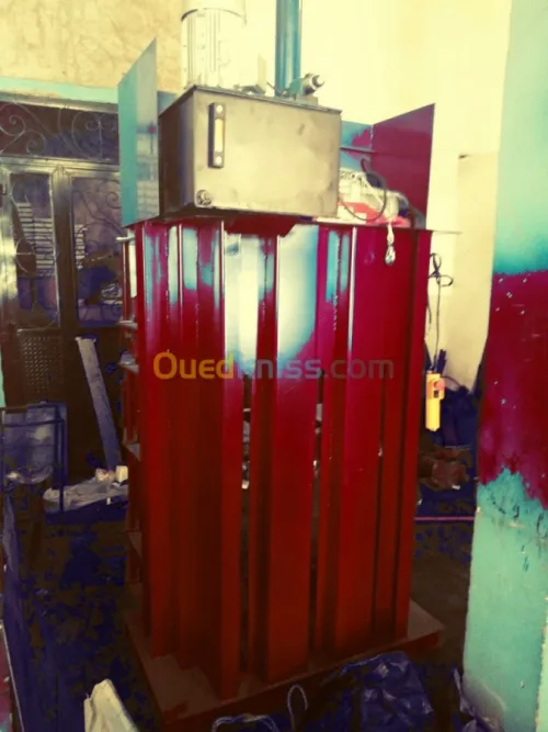 Presse a balle et presse hydraulique 