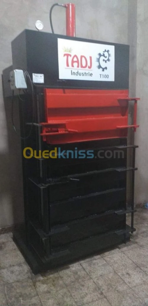 Presse a balle et presse hydraulique 