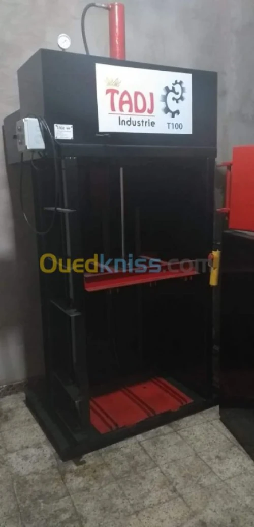 Presse a balle et presse hydraulique 