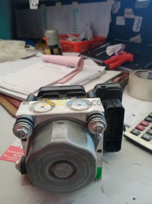 Bloc abs Nissan micra tida