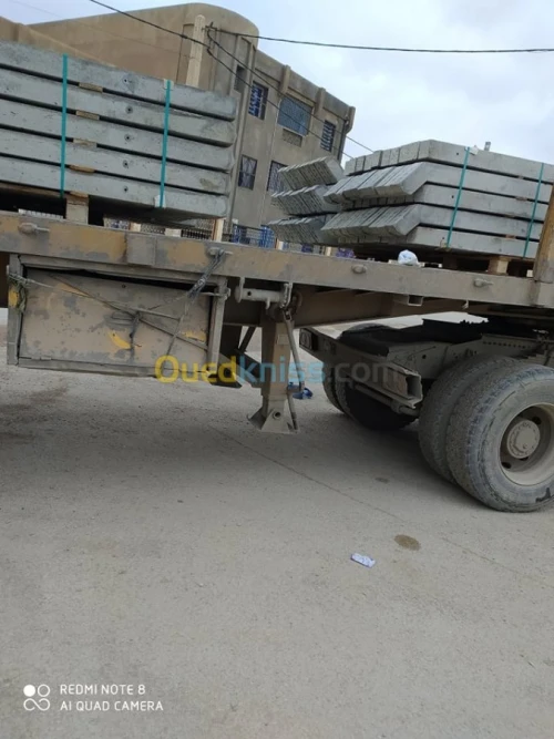 Supports en Béton Armé Pour Clôture Grillagée