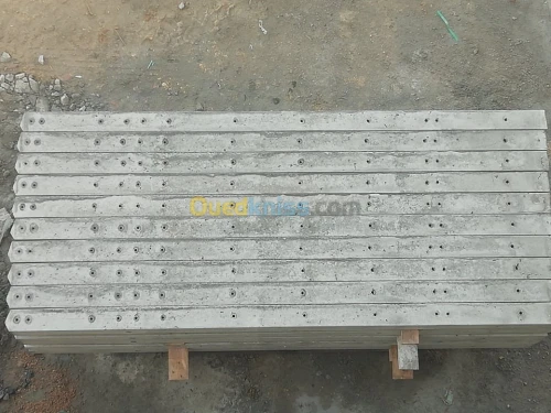 Supports en Béton Armé Pour Clôture Grillagée