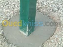 Supports en Béton Armé Pour Clôture Grillagée