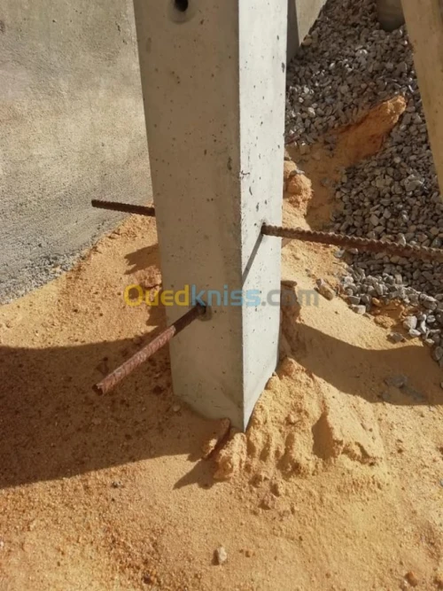 Supports en Béton Armé Pour Clôture Grillagée