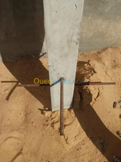 Supports en Béton Armé Pour Clôture Grillagée