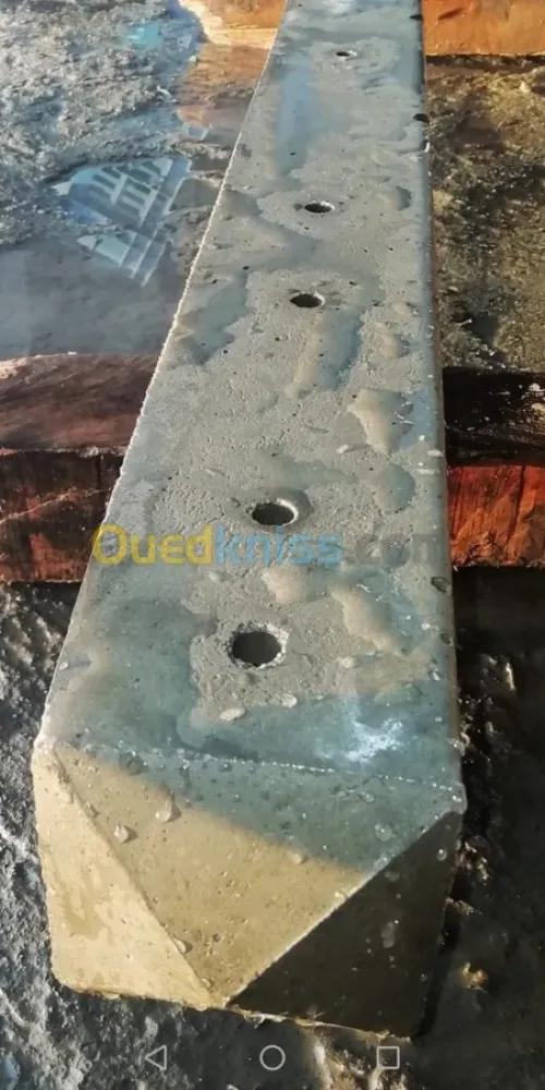 Supports en Béton Armé Pour Clôture Grillagée