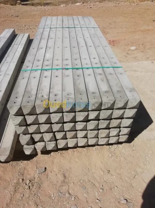 Supports en Béton Armé Pour Clôture Grillagée