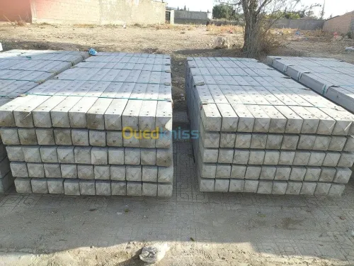 Supports en Béton Armé Pour Clôture Grillagée