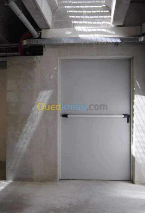 BARRE ANTI PANIQUE ( CISA / ISEO / TESA / NOVOFERM ) et PORTE ISSUE DE SECOURS PORTE COUPE FEU