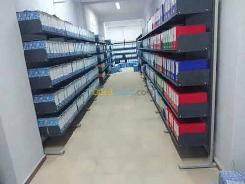 Rayonnage de bibliothèque et archivage