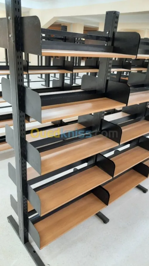 Rayonnage de bibliothèque et archivage