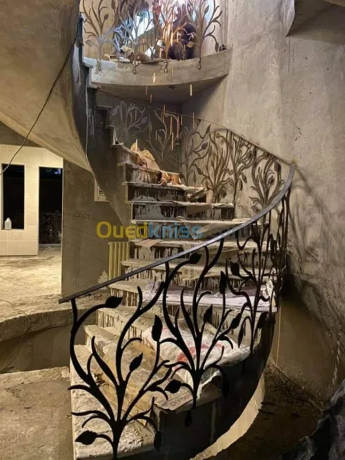 ESCALIER MÉTALLIQUE 