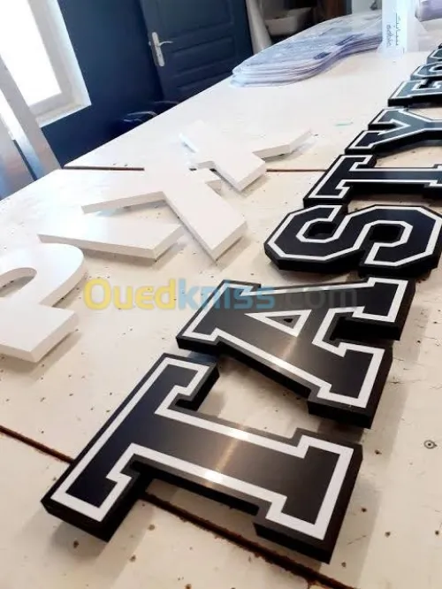 Habillage vitrine لافتات اشهارية