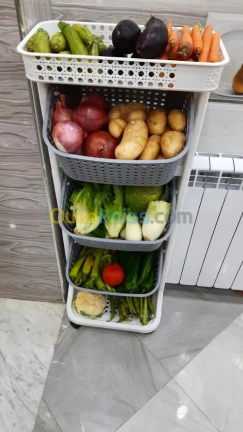 Étagère Et Panier De Légumes 