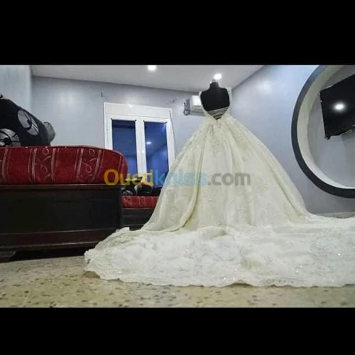 حلاقة النساء+ماشطة+كراء فساتين الاعراس