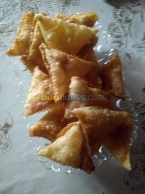 Gâteau traditionnelle et sec sur comma