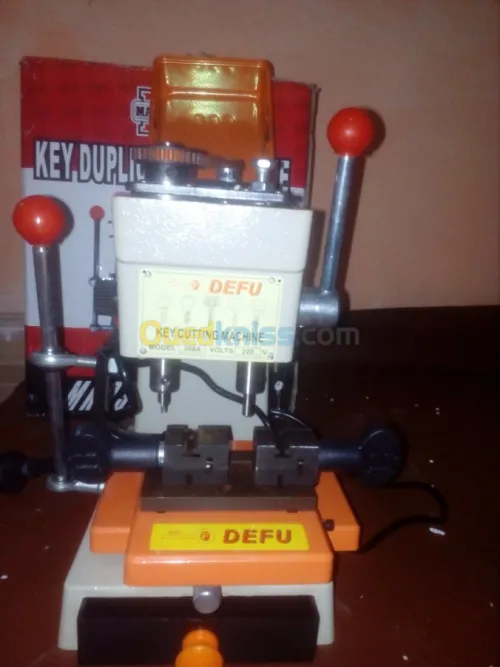 Machine matriculation / Machine clés 