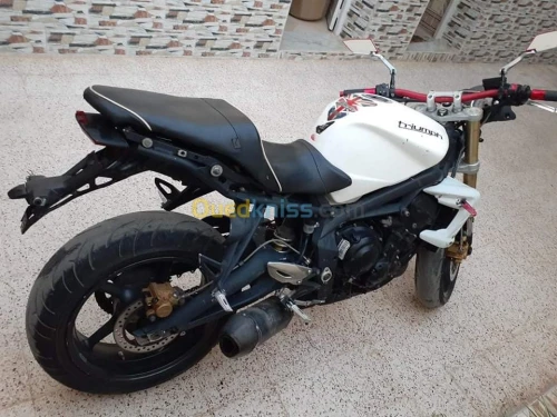 Triumph Triumph675