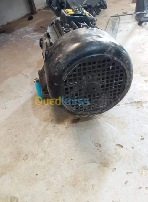 Pompe électricité cracher 